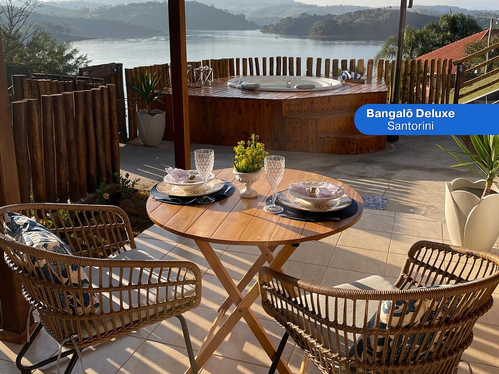Bangalô Deluxe com mesa posta, ofurô e vista para a represa